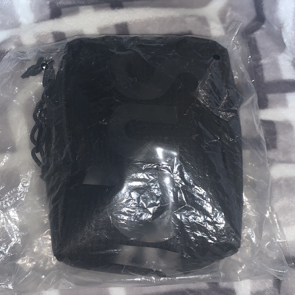 Supreme Pouch Bag - Picture 4 of 7